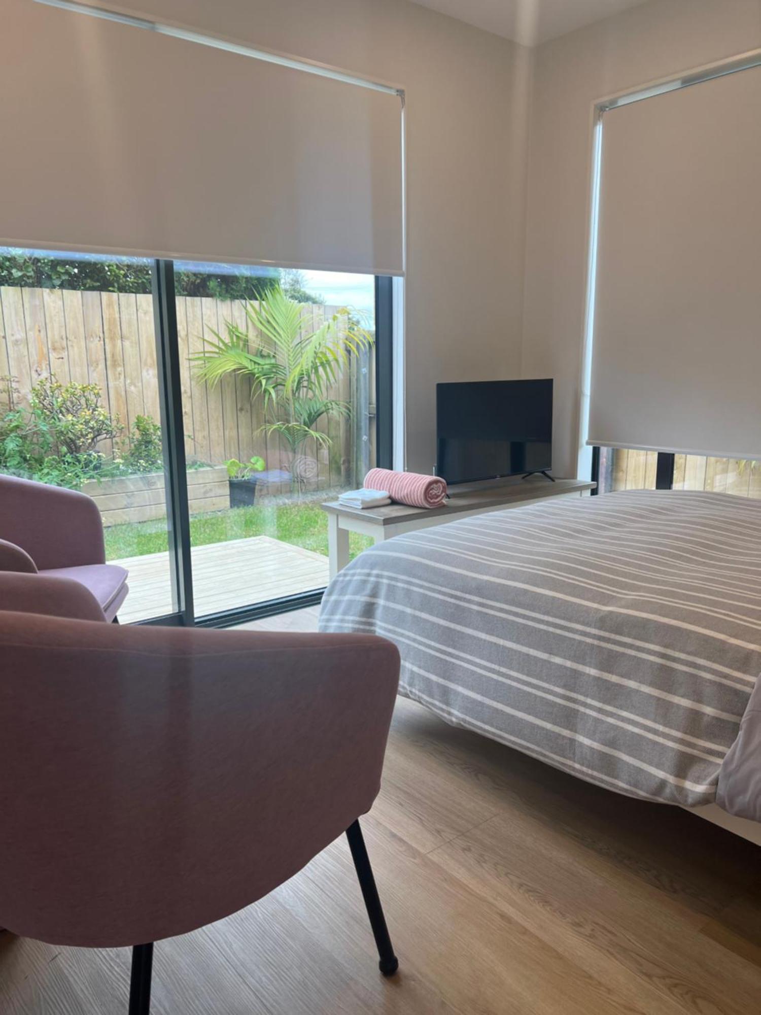 Waverly Place - Unique One Room Apartment Orewa Eksteriør billede