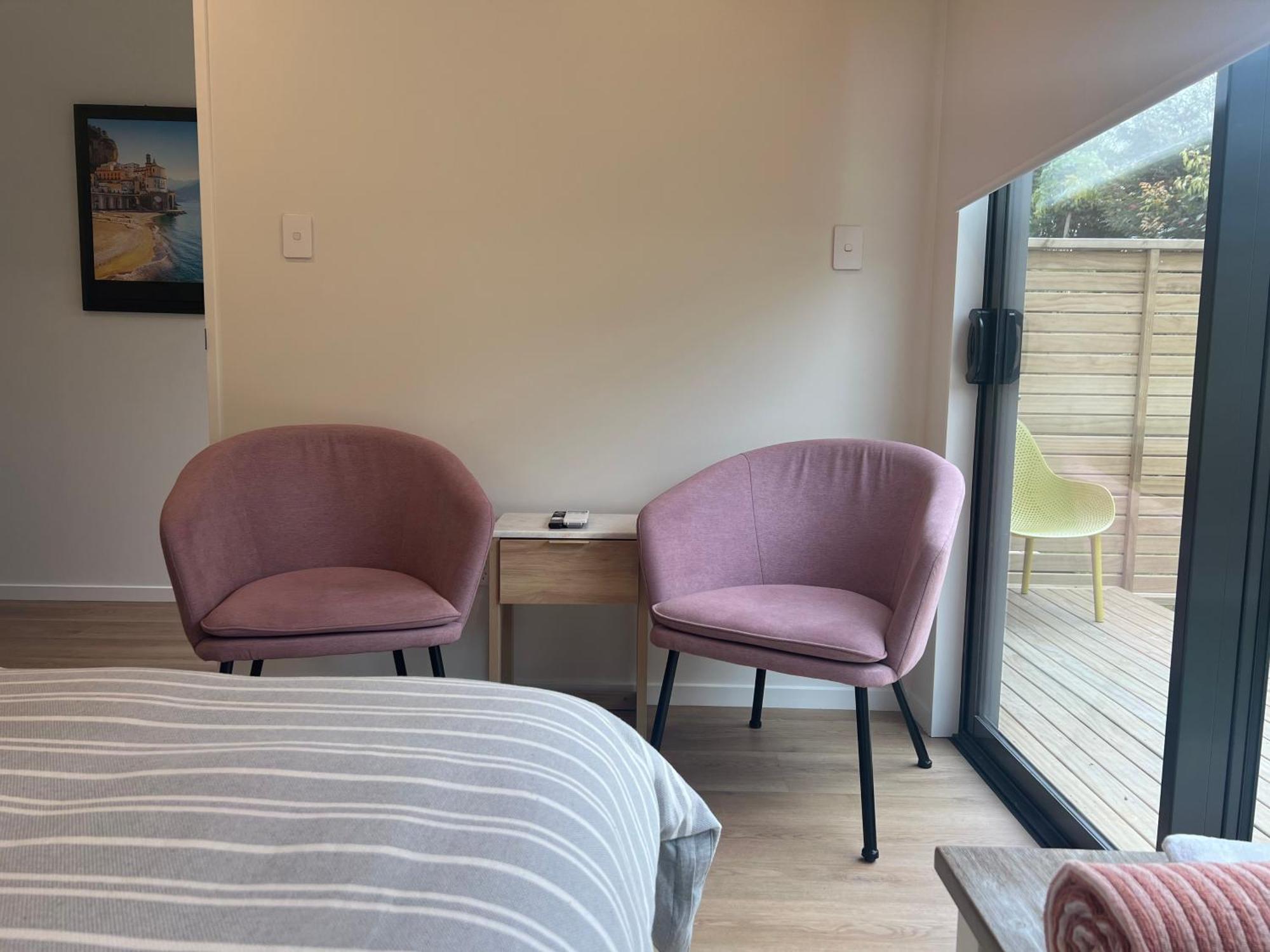 Waverly Place - Unique One Room Apartment Orewa Eksteriør billede