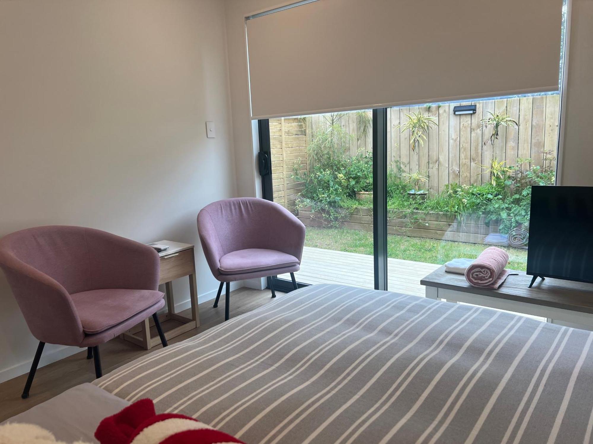 Waverly Place - Unique One Room Apartment Orewa Eksteriør billede